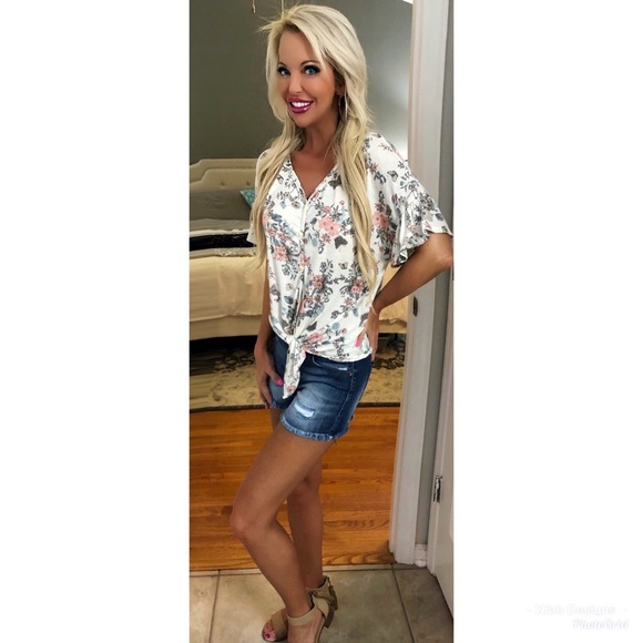 🛍LAST 1! Ruffle Sleeve Floral Tie Front Top! - Picture 3 of 6